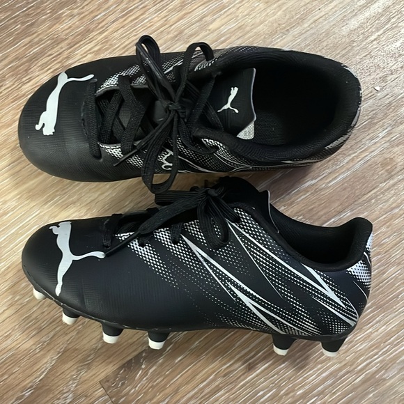 Puma Kids Soccer Shoes - Picture 5 of 8